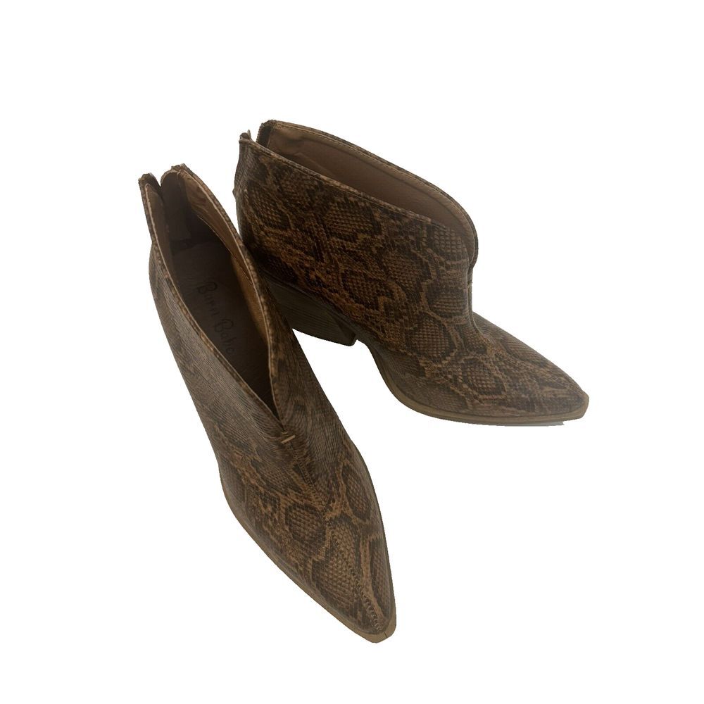 Barn‎ Babe Women's Snake Print White Brown Size 8.5 Ankle Booties